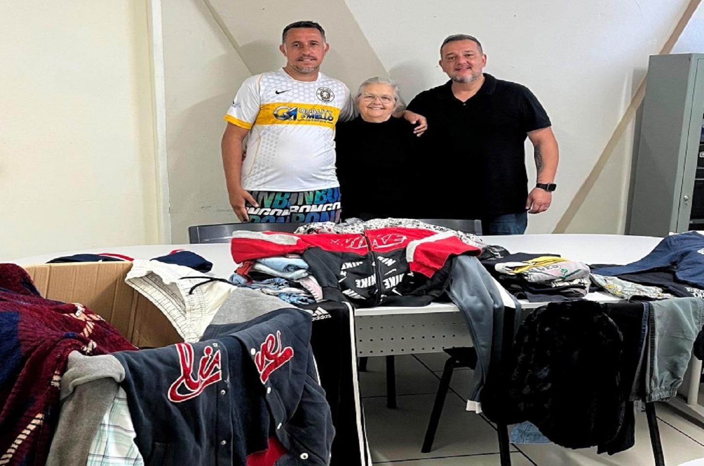 Secretaria de Esportes entrega agasalhos ao Fuss