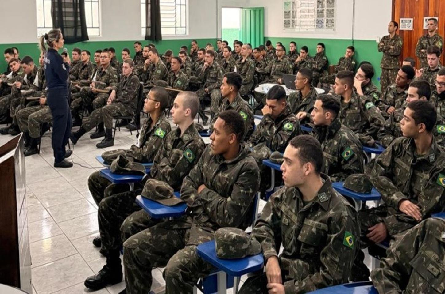 Agosto Lilás: GCM realiza palestra para atiradores do Tiro de Guerra