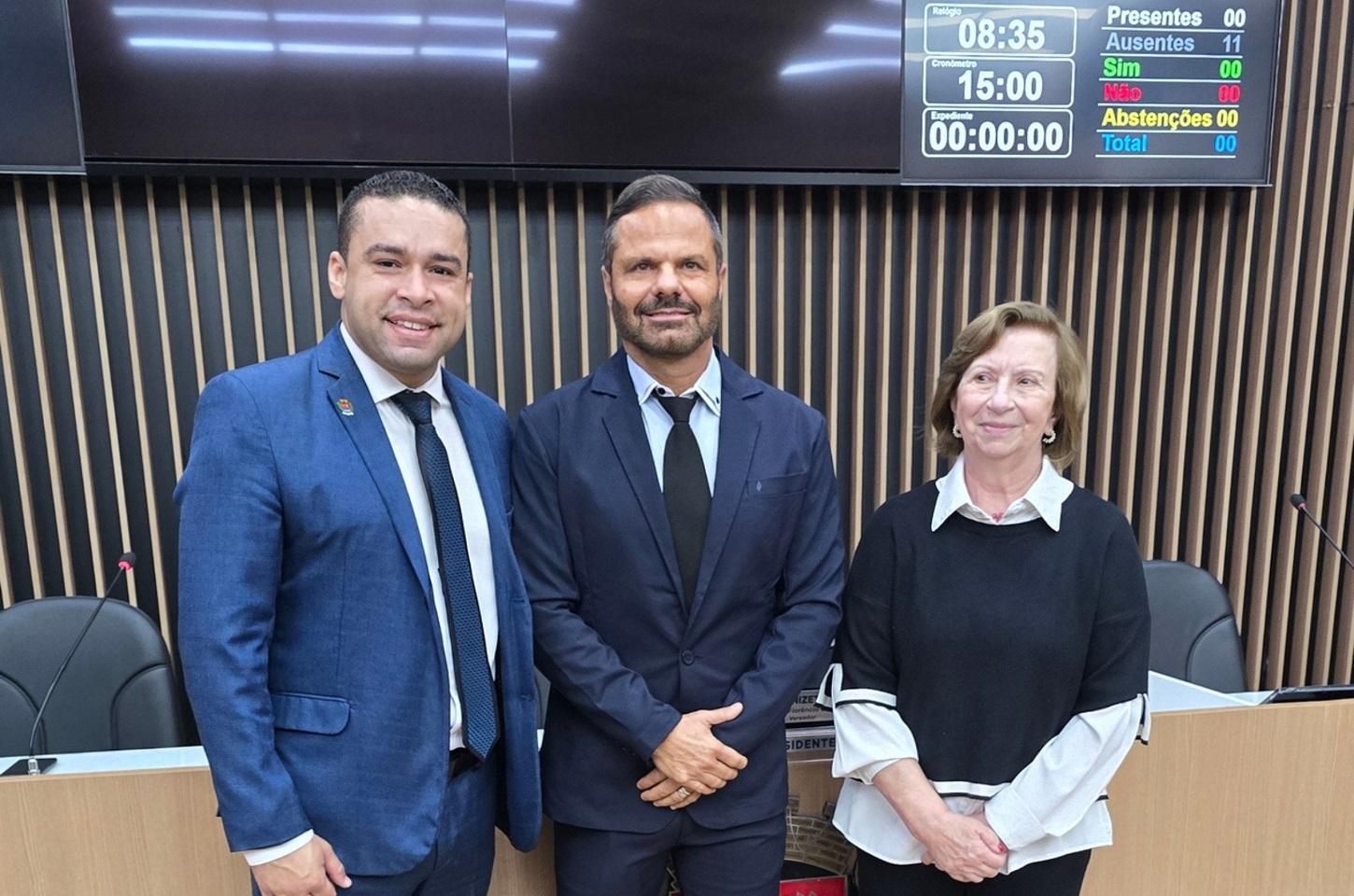 Douglas Marcucci toma posse como vereador na Câmara Municipal de Araras
