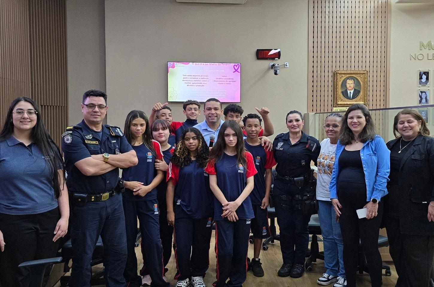 Escola Legislativa e Patrulha Maria da Penha promovem ação de enfrentamento à violência contra a mulher com alunos da Ivan Inácio de Oliveira Zurita