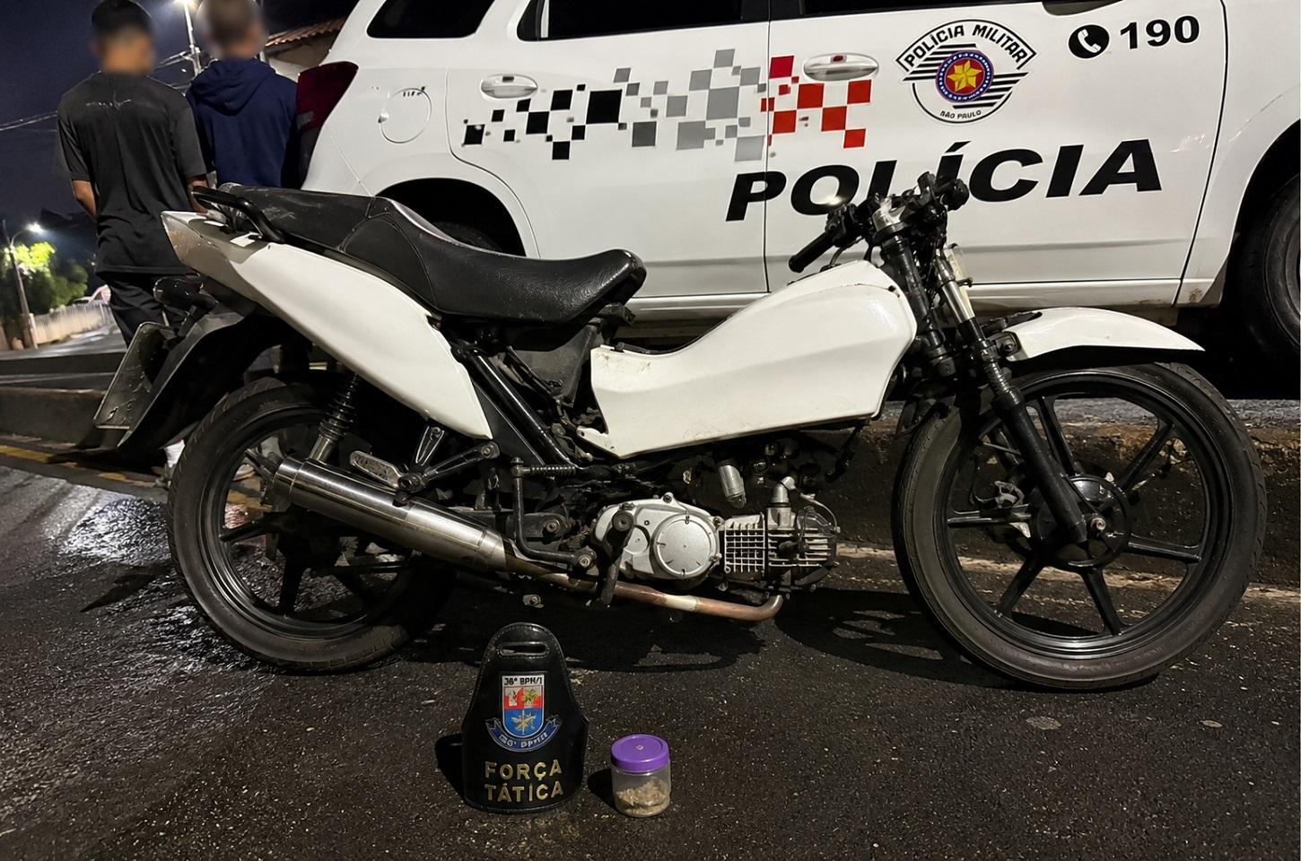 Motocicleta com sinais de adulteração é apreendida durante abordagem no Parque Industrial, em Araras