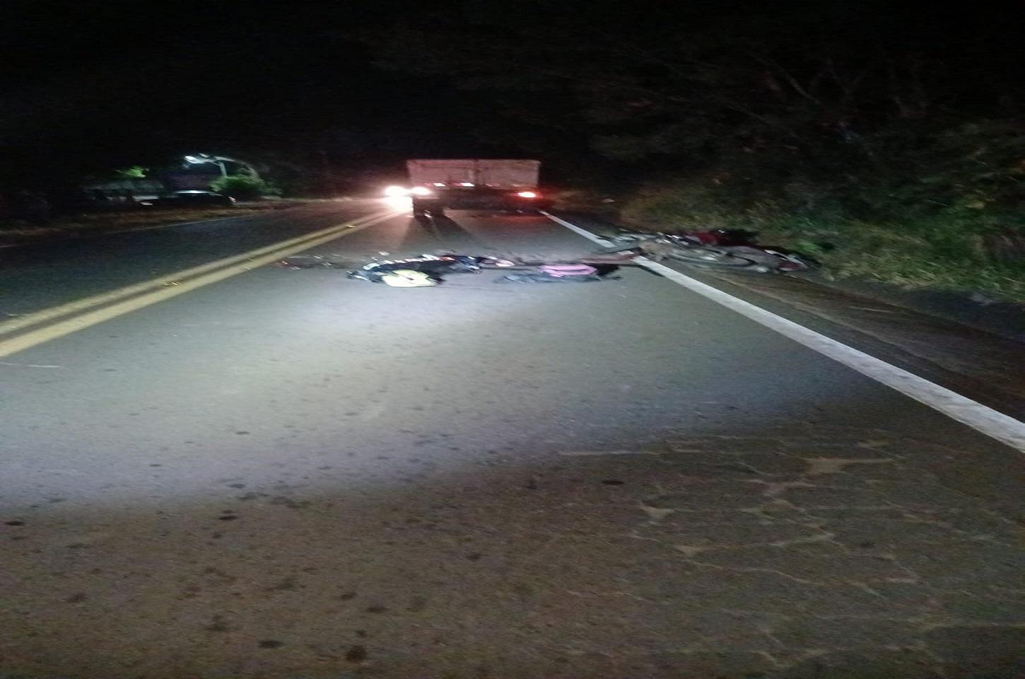 Motociclista de 42 anos morre após bater na traseira de caminhão em rodovia de Limeira