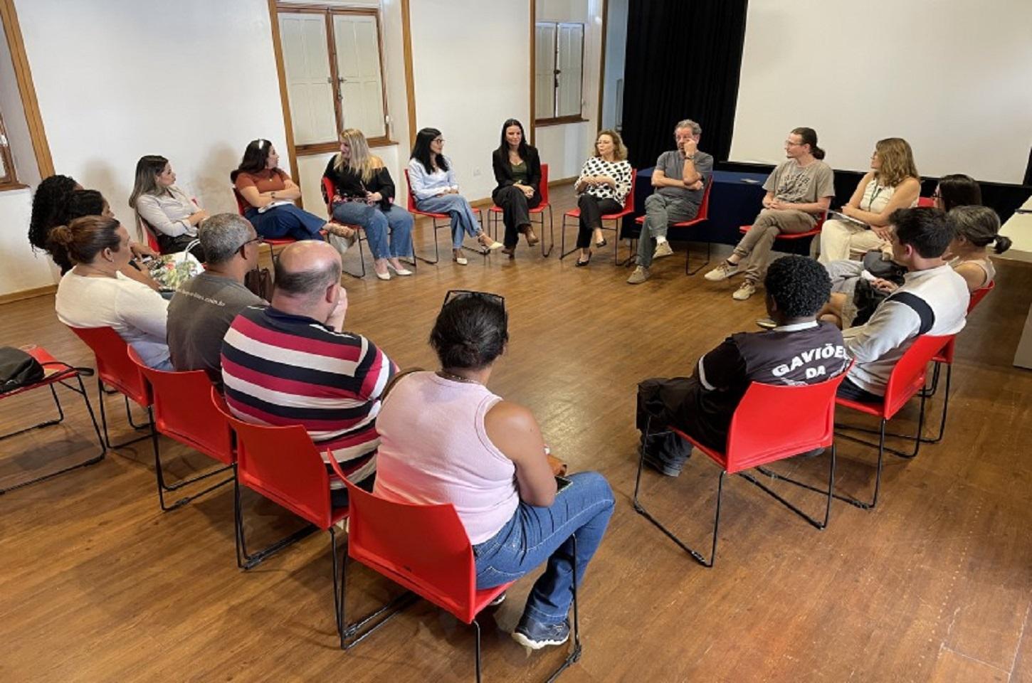 Novos oficineiros credenciados participam de reunião