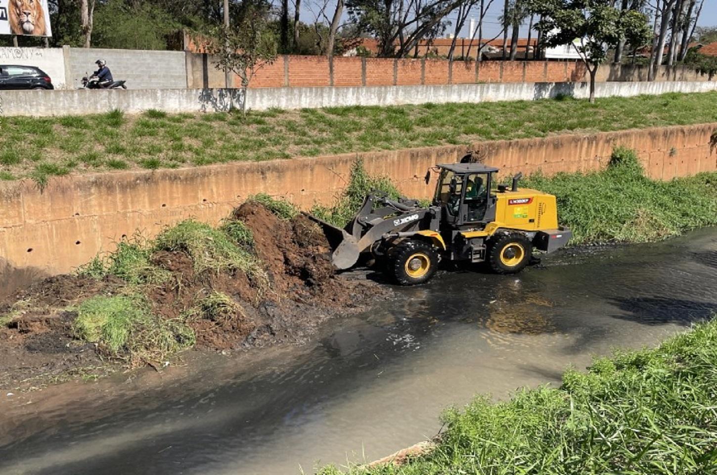 Prefeitura realiza manutenções na Praça Barão e no Parque Ecológico