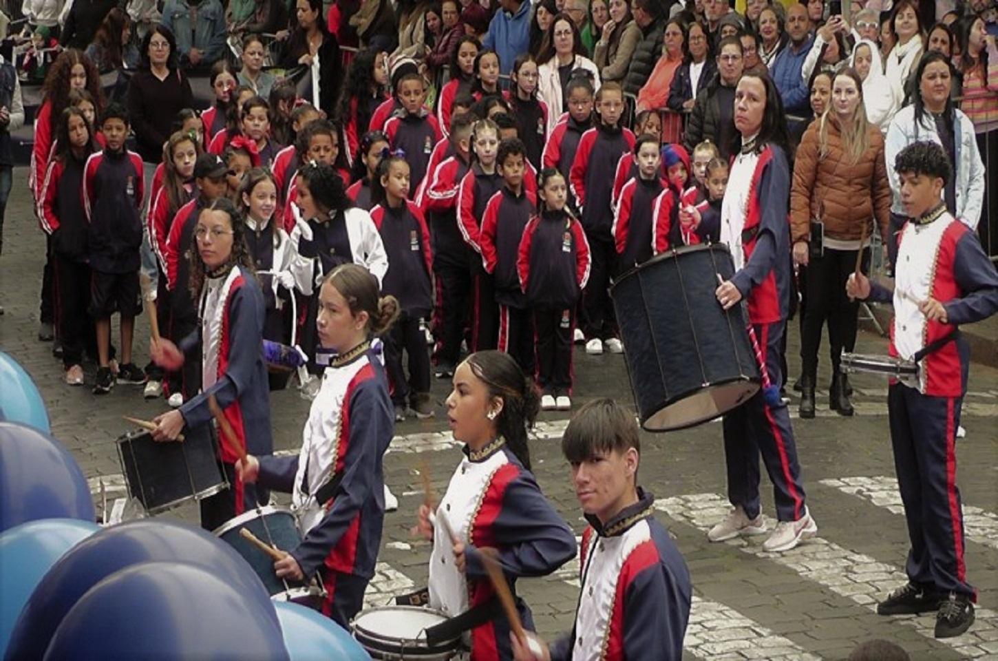 12 mil pessoas prestigiaram o desfile de 7 de setembro