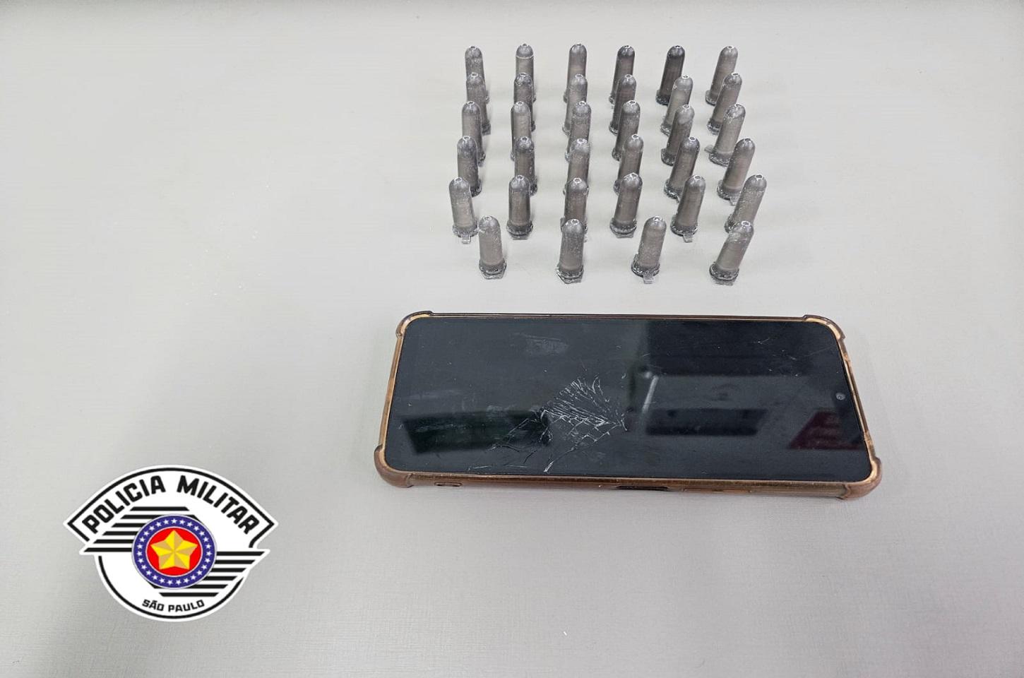 Homem de 48 anos é indiciado por tráfico de drogas após fugir da Polícia Militar em Leme SP