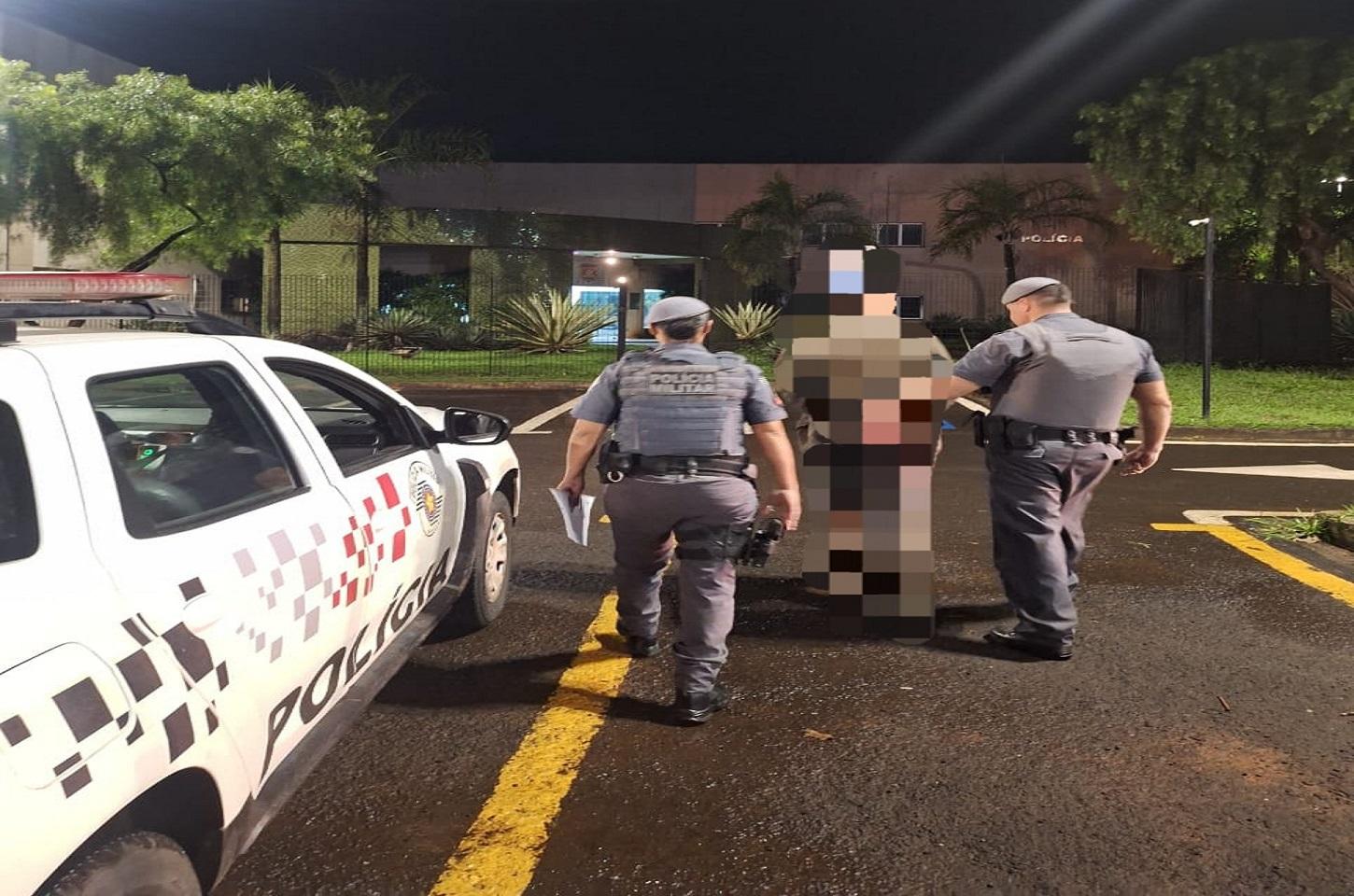 Homem procurado por tráfico de drogas é preso durante abordagem em Araras SP