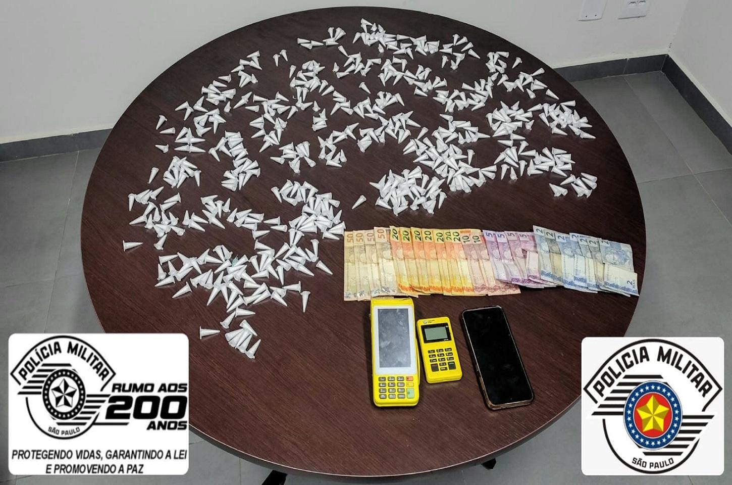 TRÊS PESSOAS SÃO PRESAS POR SUSPEITA DE TRÁFICO DE DROGAS EM LEME