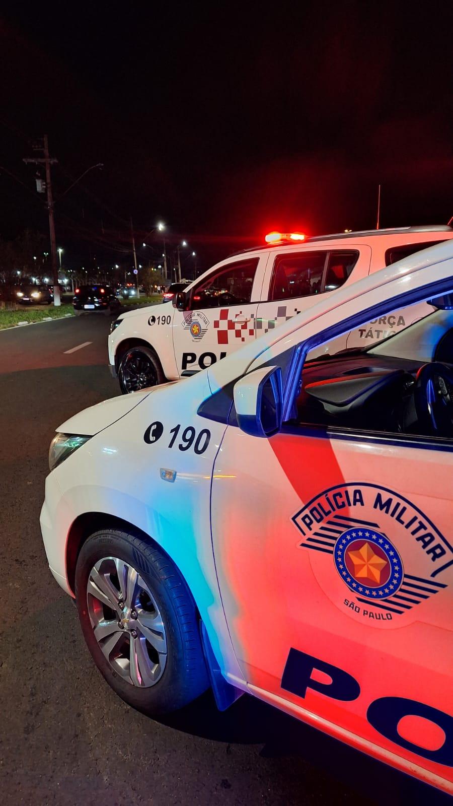 Desacato a policiais militares durante fiscalização de trânsito termina com uma mulher presa e outra apreendida em Araras