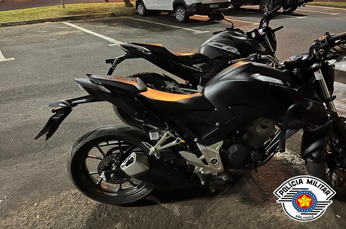 Polícia militar localiza duas motocicletas roubadas em área rural de Araras