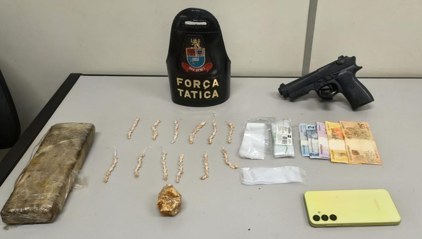 POLÍCIA MILITAR PRENDE HOMEM POR TRÁFICO DE DROGAS NO BAIRRO NARCISO GOMES, EM ARARAS