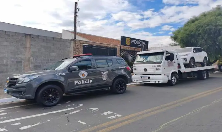 10º BAEP apreende caminhonete Hilux clonada e equipamentos de furto em condomínio de Sumaré SP