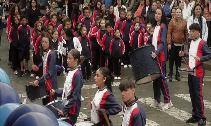 12 mil pessoas prestigiaram o desfile de 7 de setembro
