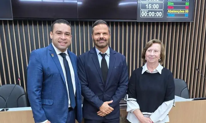 Douglas Marcucci toma posse como vereador na Câmara Municipal de Araras