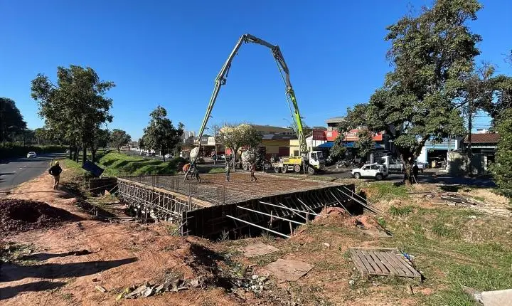 Empresa inicia concretagem da 2ª ponte da rotatória da marginal