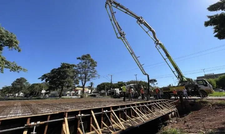 Empresa inicia concretagem da ponte da Delegacia