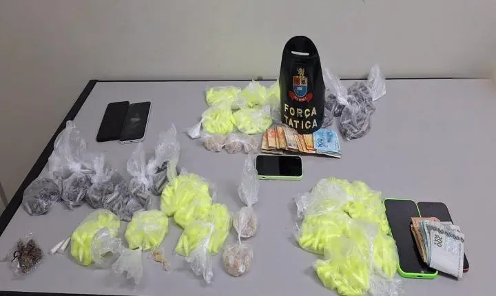 Fuga Pelos Telhados, Dinheiro e Drogas: Veja o Que a PM Encontrou em Casa de Araras