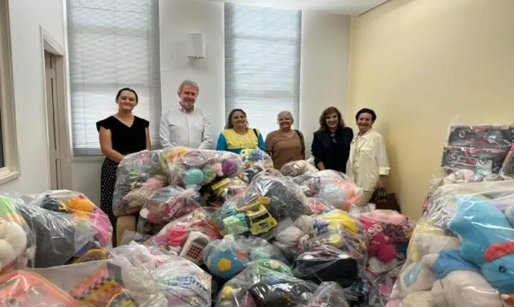 Fuss Araras recebe doação de 1.800 brinquedos da FHO