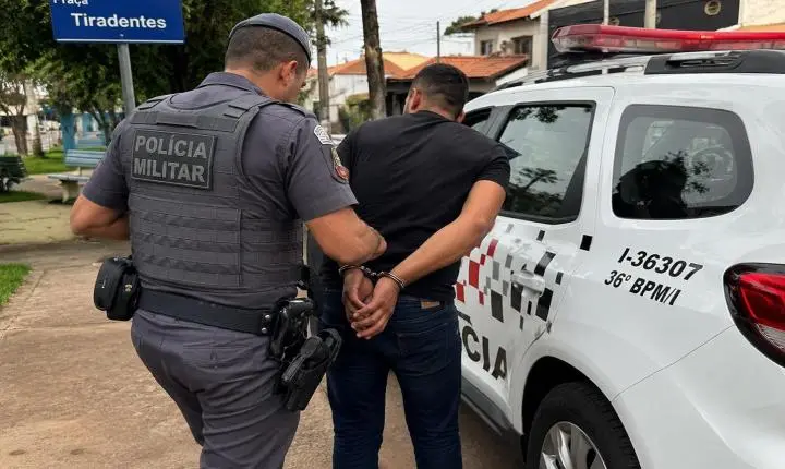 Homem com mandado de prisão é capturado após tentar fugir da abordagem em Araras