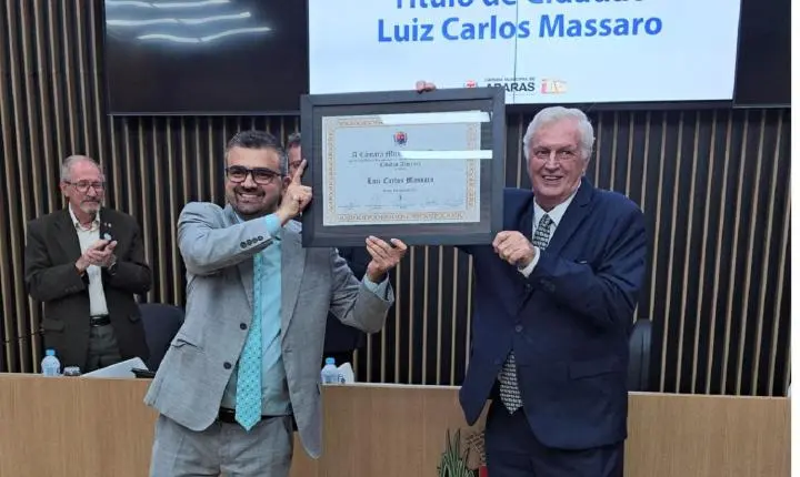 Luiz Carlos Massaro recebe Título de Cidadão Ararense