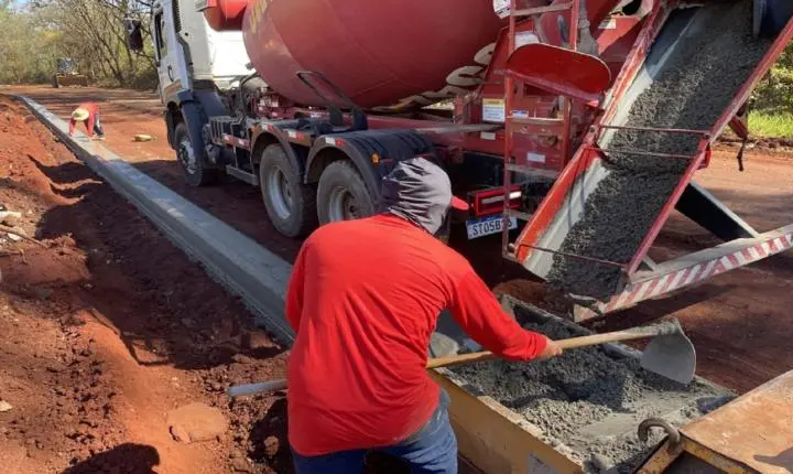 Obra de pavimentação da estrada do canil é retomada
