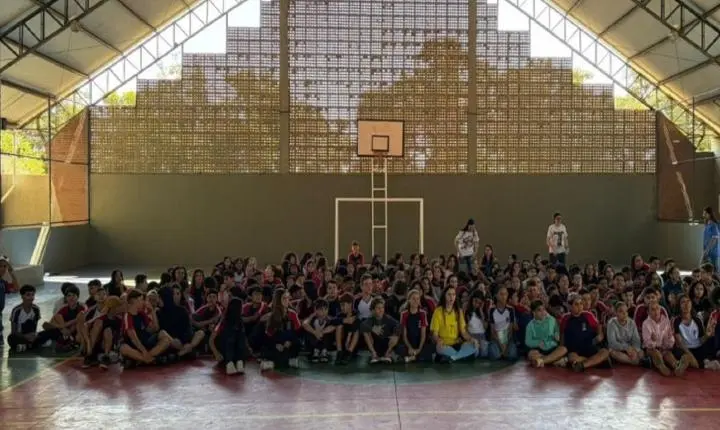 Paratleta Erivanha de Moura Sousa participa de ação em escolas municipais