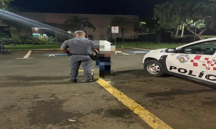 POLÍCIA MILITAR PRENDE HOMEM POR DESCUMPRIMENTO DE MEDIDA PROTETIVA, INJÚRIA E AMEAÇA