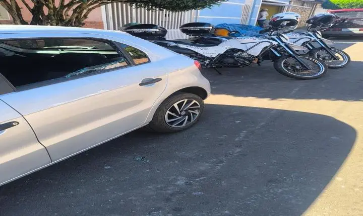 POLÍCIA MILITAR RESGATA BEBÊ PRESO DENTRO DE CARRO NO PARQUE TIRADENTES EM ARARAS