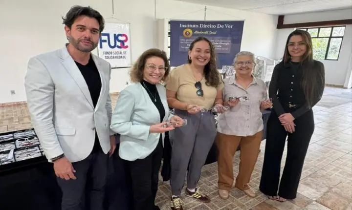 População escolhe armações de óculos de grau doados pelo Fuss