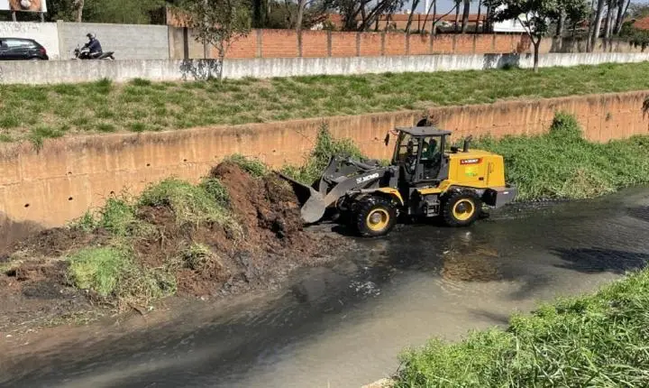 Prefeitura realiza manutenções na Praça Barão e no Parque Ecológico