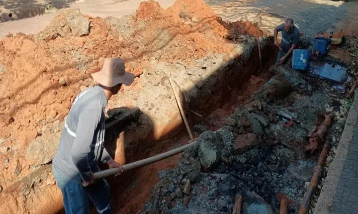 Saema realiza troca das antigas tubulações de água da cidade