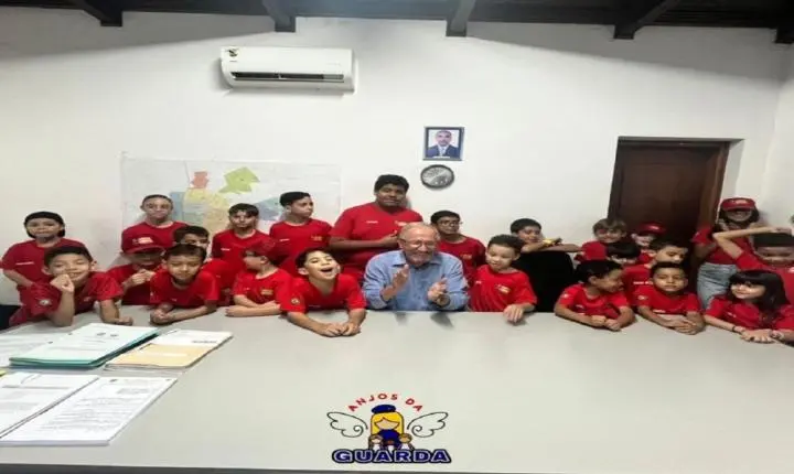 Secretaria de Segurança recebe visita de bombeiros mirins