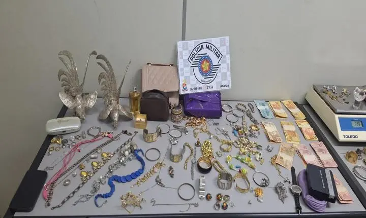 Suspeitos fogem da PM e abandonam TV e bolsa com joias durante ocorrência em Araras