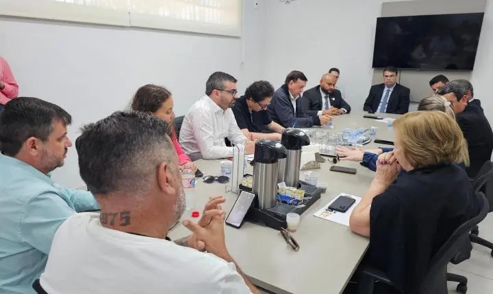 Vereadores se reúnem com representantes da Luminar e reivindicam medidas sobre convênio dos servidores